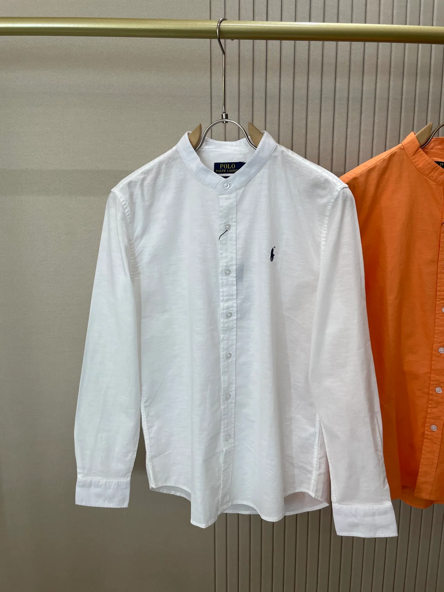 P220 🌸🌸🌸 POLO Ralph Lauren [High Quality] Classic shirt! The classic casual shirt made of pure cotton and linen has a unique design. It has a simple, clean and classic silhouette. It is a versatile style that can be switched at will. The fabric feels soft and delicate, highly breathable, and is close to the skin and comfortable to wear. It can be worn alone as an inner layer. Its versatile performance is beyond your imagination! The upper body of the ready-to-wear is simple and classic yet elegant! Size:M-XXL